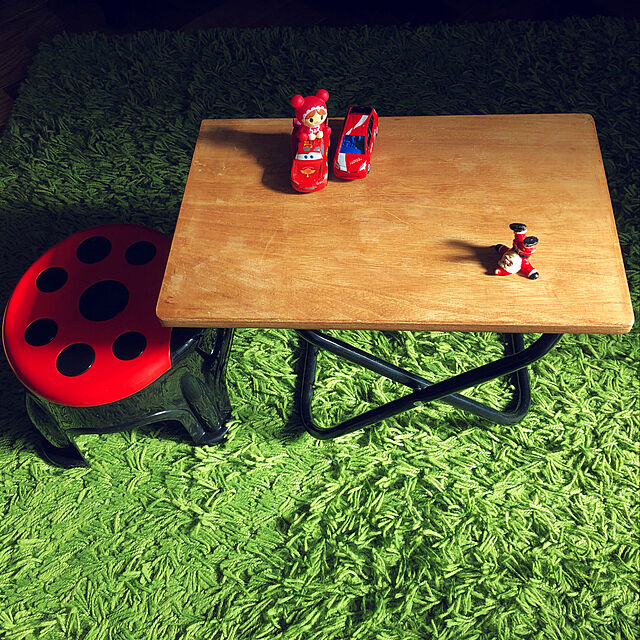 「まな板×レジャー椅子でサクッとつくる、子ども用ミニテーブル」 by iamebonimさん