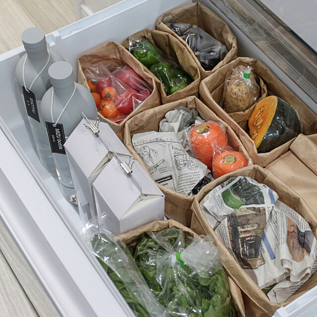 食材を見つけやすく、美味しく保存！野菜室の賢い収納法