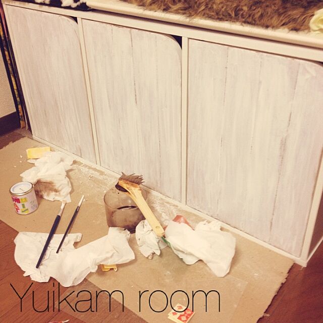 塗装で温かい木の質感を♪板張り扉風のカラーボックスリメイク by yuikamさん