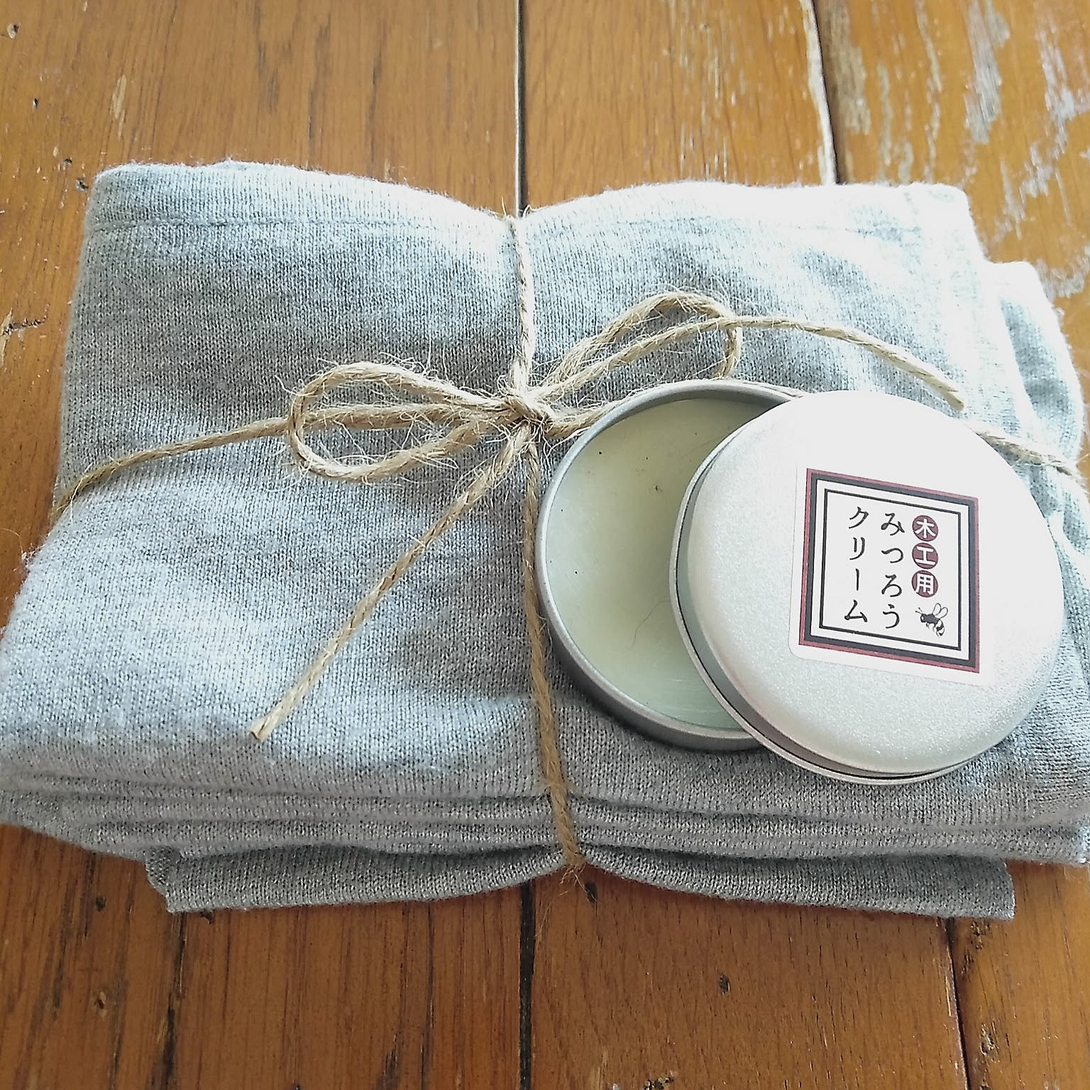 木製アイテムのお手入れはおまかせ☆「木工用みつろうクリーム」とは
