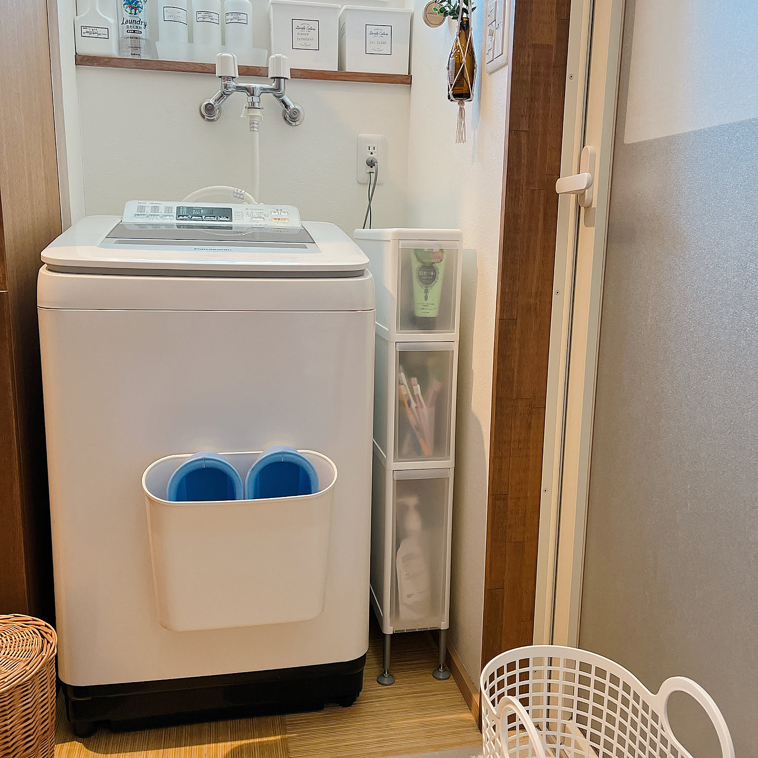 どんな隙間もゼッタイ活用できる♪すっきり見せる洗濯機横の収納方法