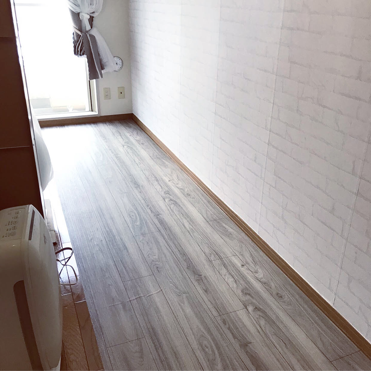 貼ってはがせるフロアシート/床DIY/一人暮らしインテリア/DIY/一人暮らし...などのインテリア実例 20190524 093605 ｜ RoomClip（ルームクリップ）