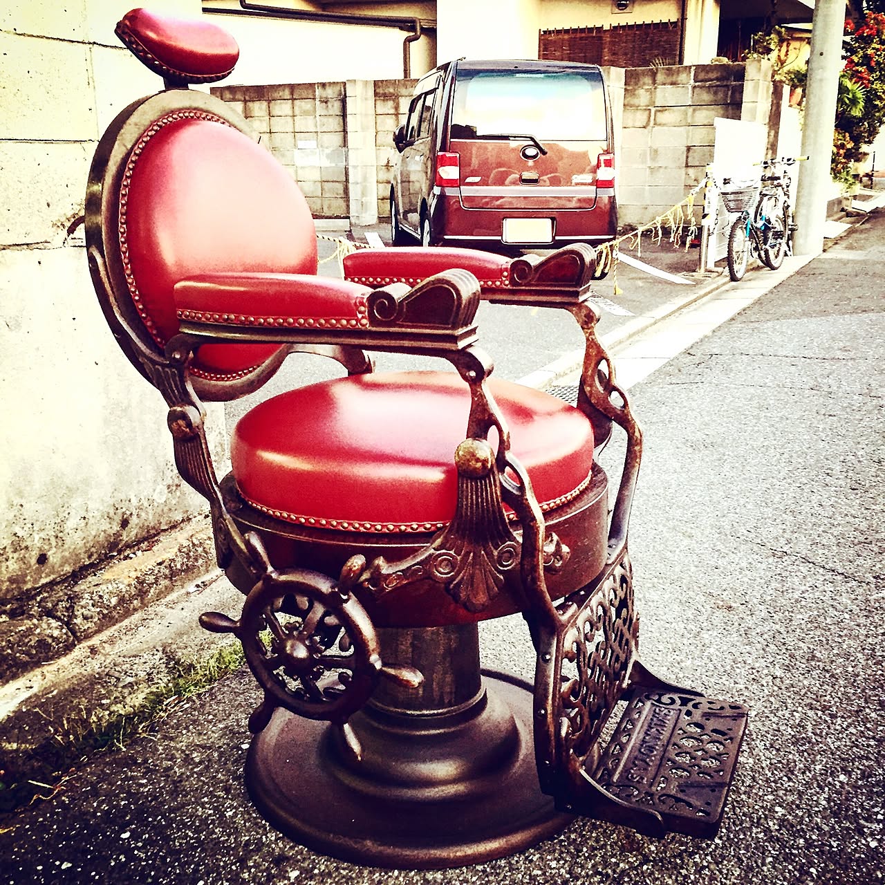 昭和レトロバーバーチェア 昭和レトロバーバーチェア （ヘア・サロン夢屋」大阪・心斎橋に