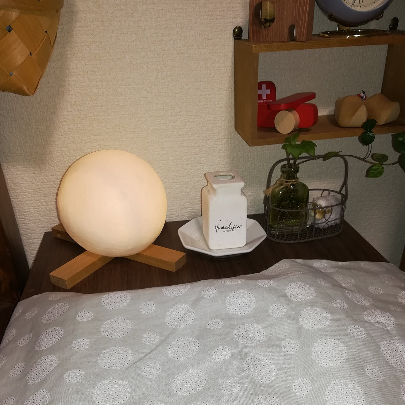 ベッド周り/ムーンタッチライト/3COINS/セリア/北欧を目指してます&hellip;などのインテリア実例 20210525 194036
