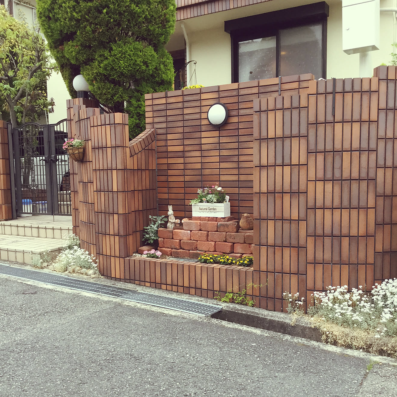 玄関/入り口/ゴールドクレスト/アール壁/レンガブロック/プランターステージDIY&hellip;などのインテリア実例 20180502 09