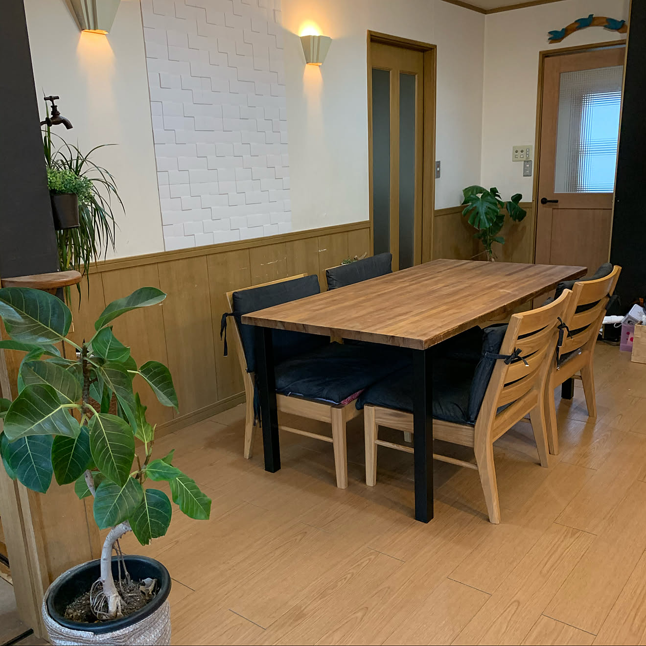 アイアン家具/ワトコオイル ミディアムウォルナット/ワトコオイル/ダイニングテーブルDIY/ダイニングテーブル...などのインテリア実例