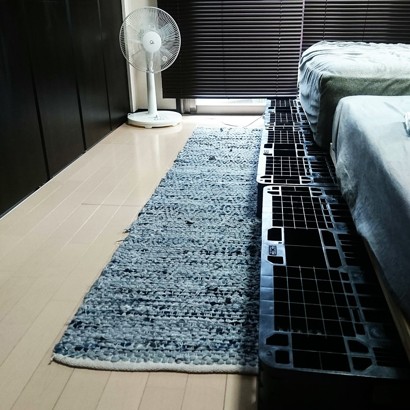 ベッド周り/パレットベッド/工業用プラスチックパレット/かっこ良くしたい/賃貸&hellip;などのインテリア実例 20161015 1121