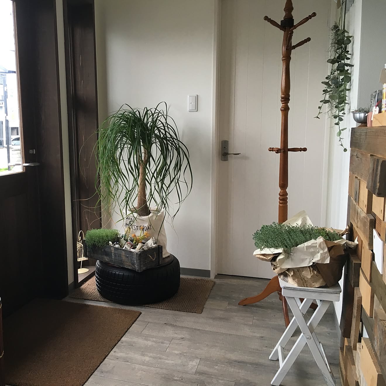 玄関/入り口/タイヤ/観葉植物/フェイクグリーン/店舗です&hellip;などのインテリア実例 20160616 084757