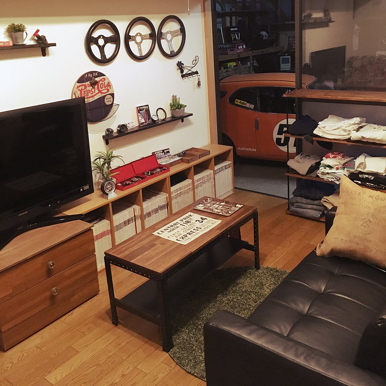 部屋全体/車庫/円形ラグ/趣味部屋/男の隠れ家&hellip;などのインテリア実例 20170623 205034 ｜ RoomClip
