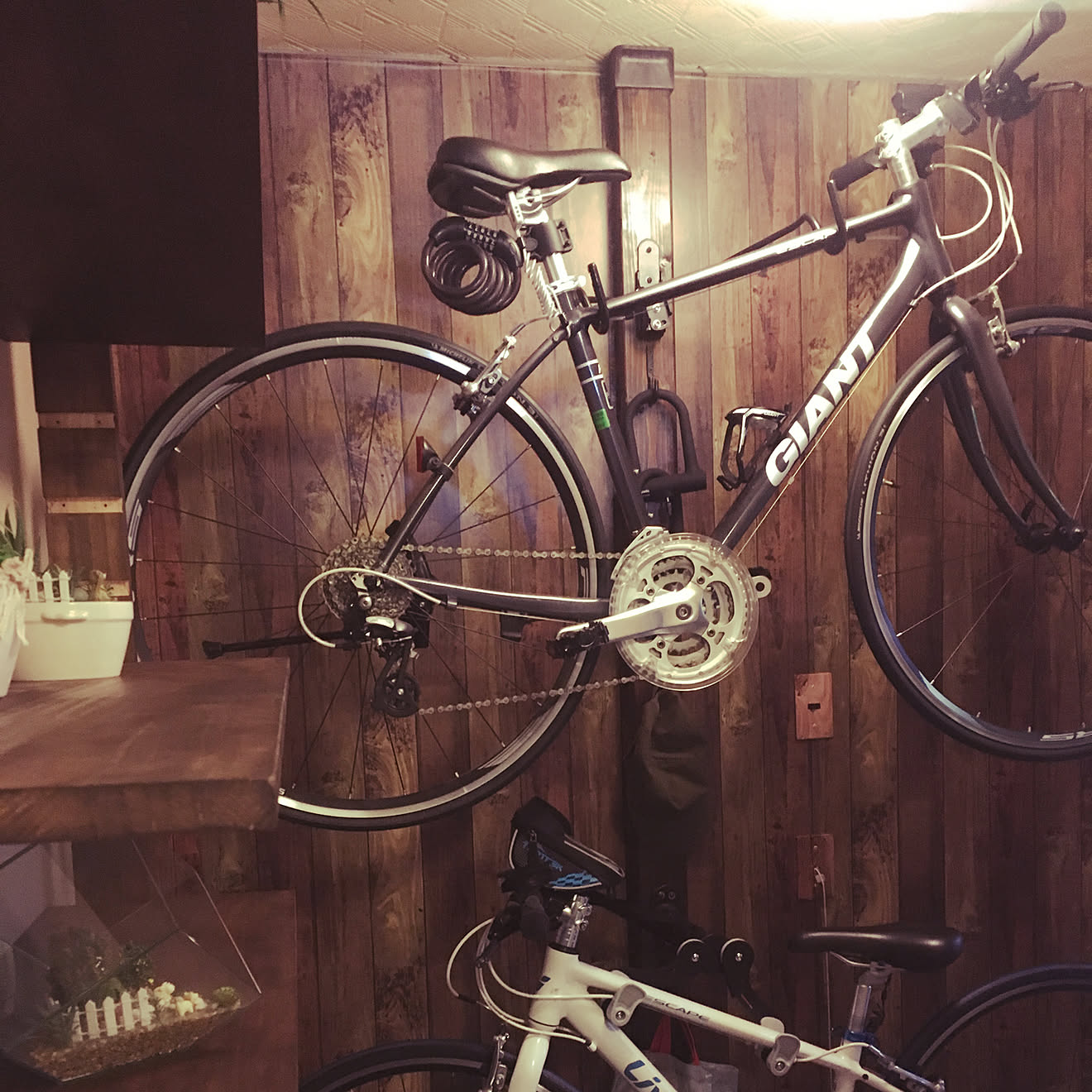 自転車 壁掛け 玄関