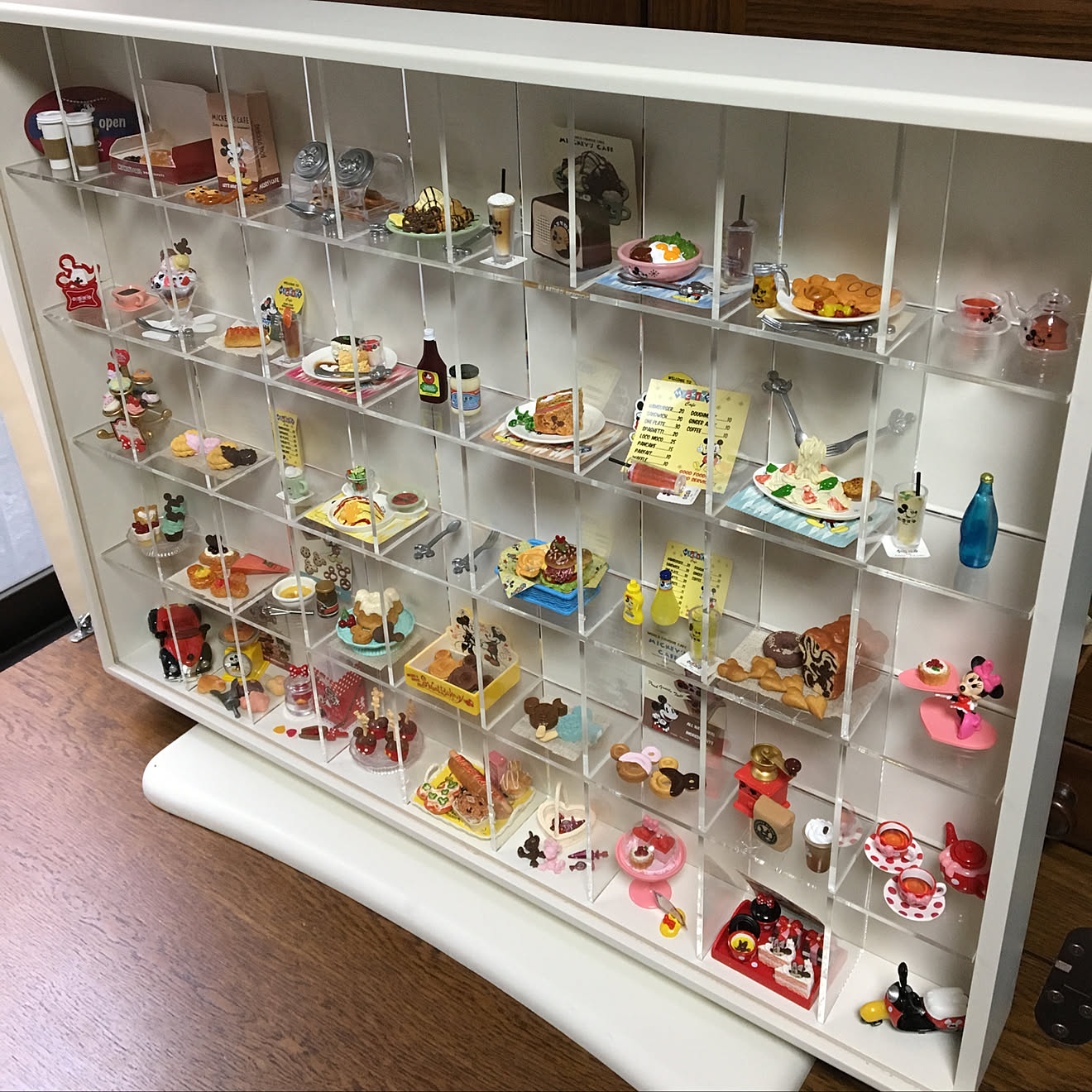 ベッド周り/ディズニー/ミニチュアフード/ミッキーマウス/ディスプレイケース...などのインテリア実例 20180417 1503