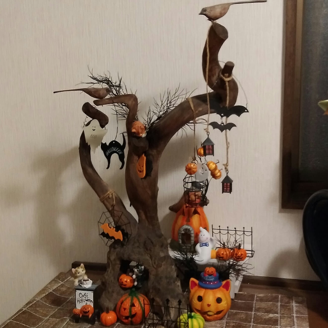 玄関/入り口/セリアHalloween/ナチュラルキッチン/流木ディスプレイ/HALLOWEEN...などのインテリア実例 201708