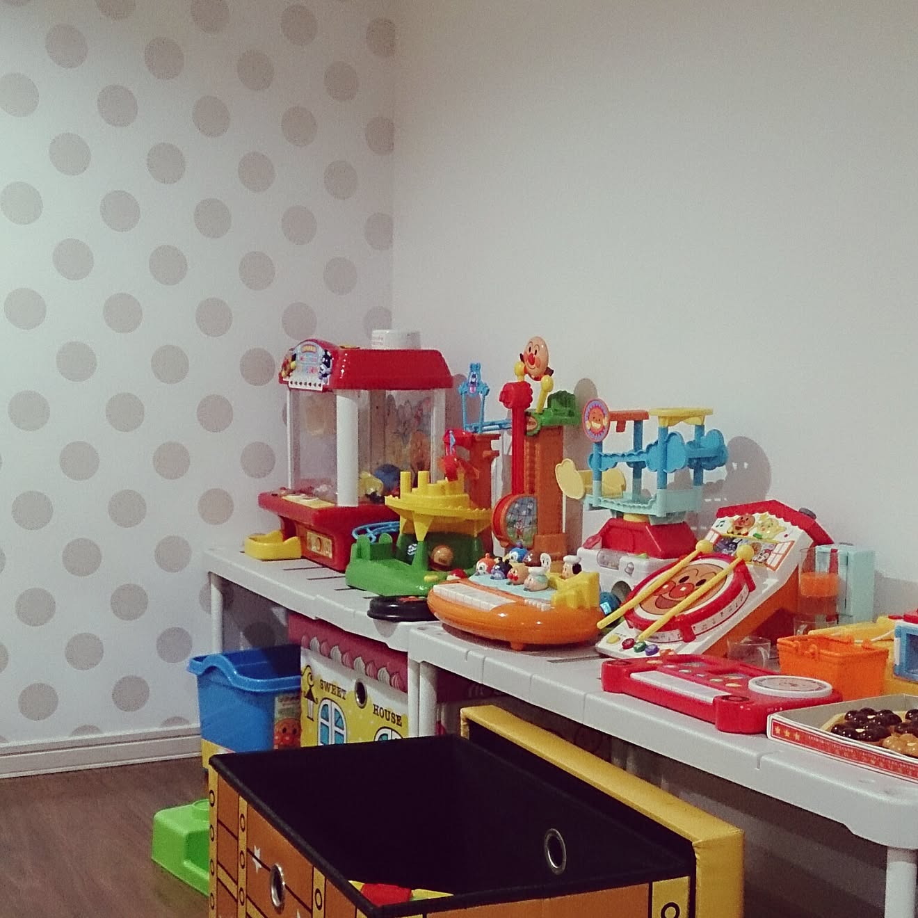 部屋全体/サンゲツ壁紙/子供部屋/小屋裏収納/アンパンマンのおもちゃ&hellip;などのインテリア実例 20160904 183244