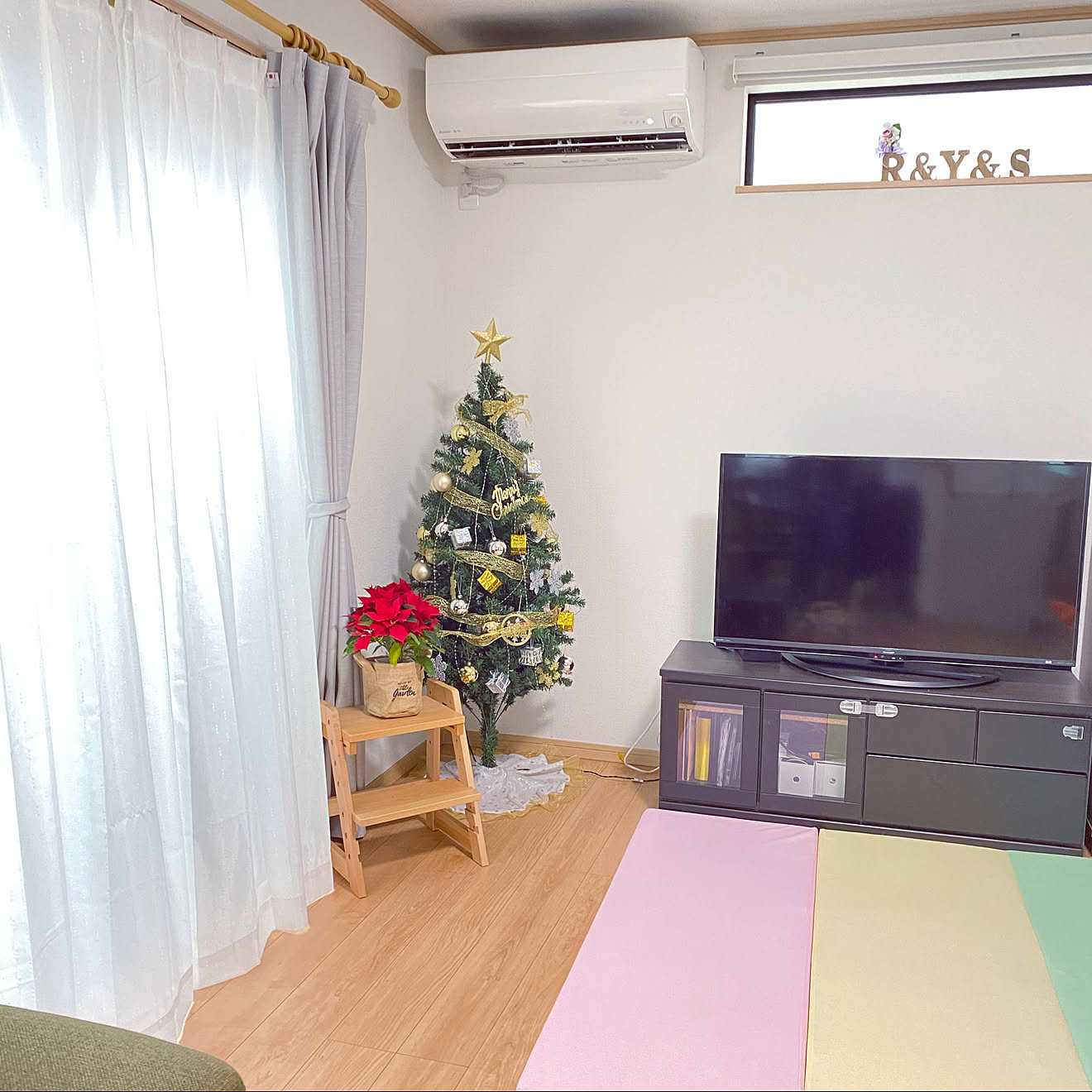 スリーコインズ/クリスマスツリー/ポインセチア/クリスマス/建売住宅&hellip;などのインテリア実例 20201212 125915