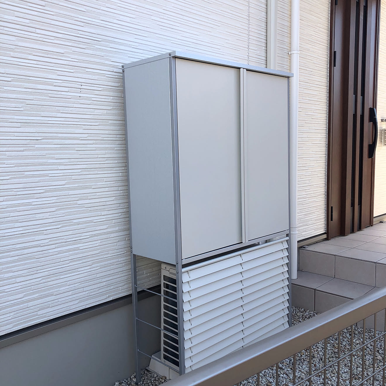 室外機カバー/YKKap/収納/シンプルライフ/白いお家...などのインテリア実例 20190810 153702 | RoomClip(ルームクリップ) 室外機カバー/YKKap/収納/シンプルライフ/白いお家...などのインテリア実例 20190810 153702 | RoomClip(ルームクリップ)