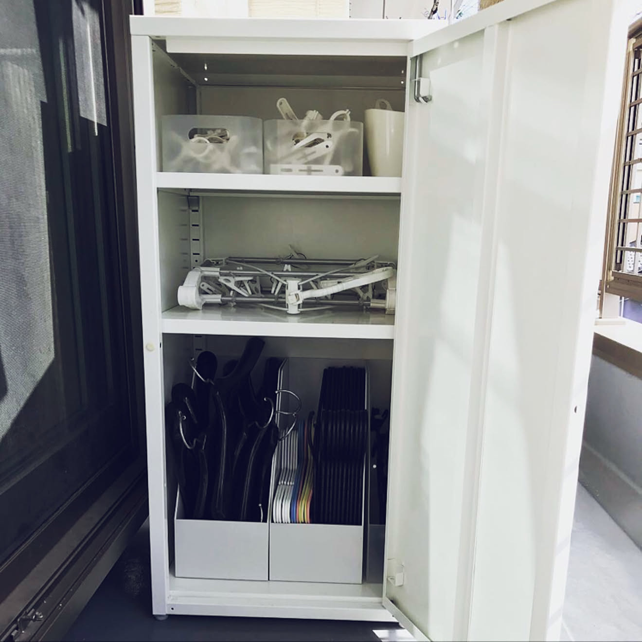 屋外収納家具で外にも収納を