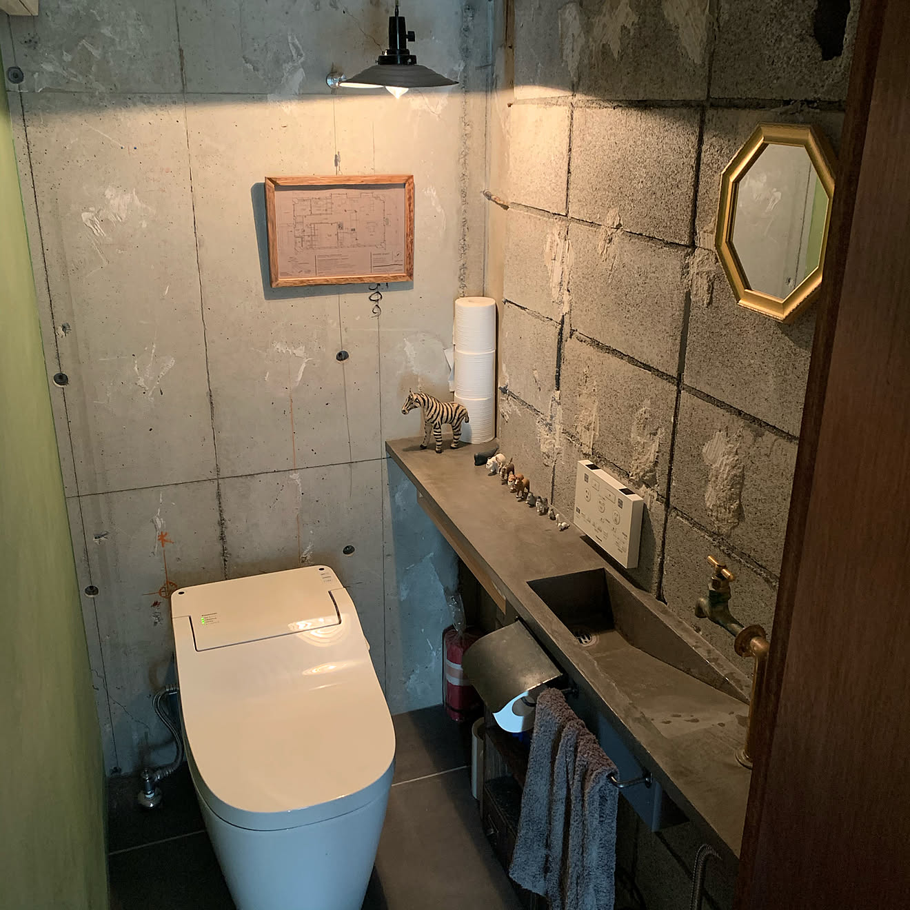 トイレのインテリア/モノトーンインテリア/コンクリート打ち放し/照明/リノベーション&hellip;などのインテリア実例 20201115 18