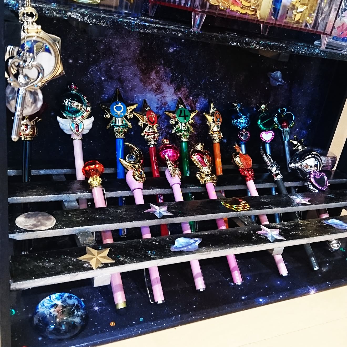 セーラームーン/セーラームーン棚/セーラームーングッズ/セリアリメイクシート/セーラームーンガチャ&hellip;などのインテリア実例 2017