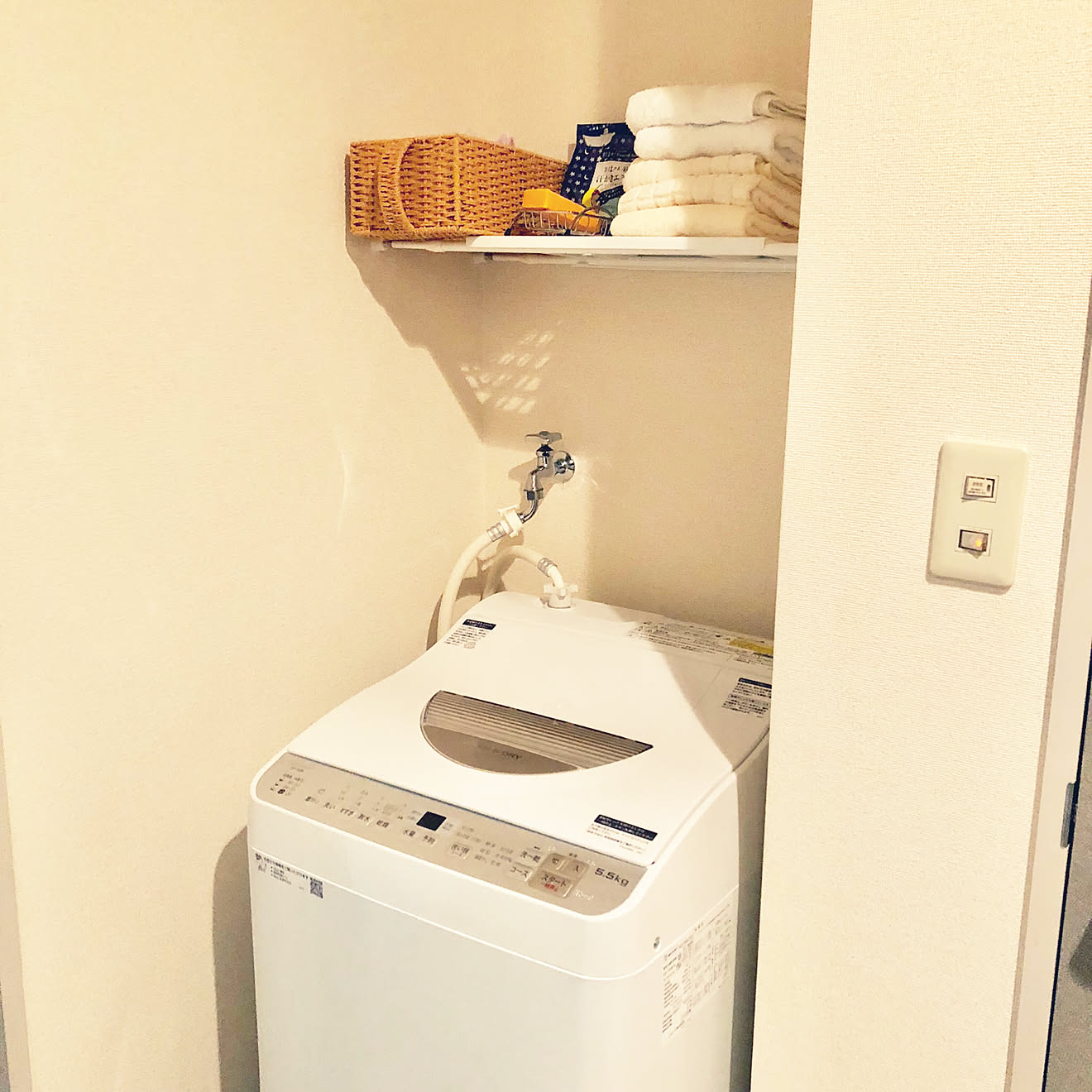 バス/トイレ/ホワイトナチュラル/つっぱり棒収納/洗濯機上の棚/洗濯機周り&hellip;などのインテリア実例 20180611 2259