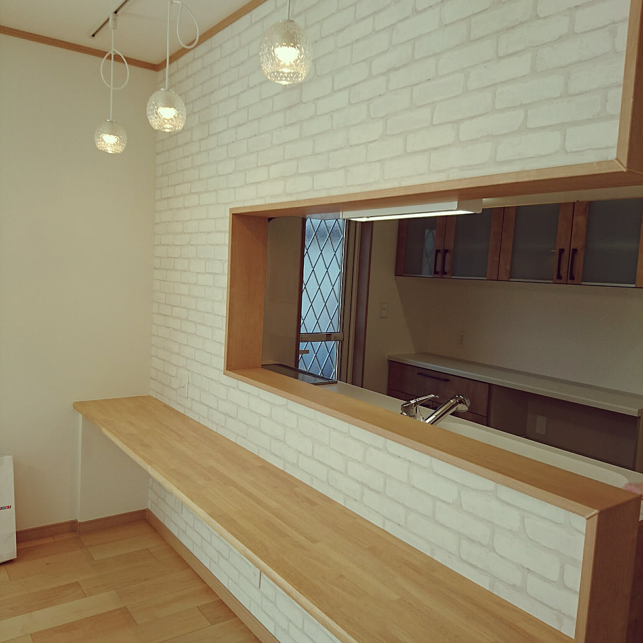 キッチン/レンガ木目調/サンゲツクロス/カウンターのインテリア実例 20180304 163744 ｜ RoomClip（ルームクリップ）
