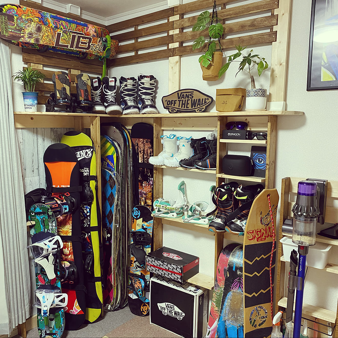 ディアウォール棚/ディアウォール DIY/ディアウォール/スノーボードラック/わたしのDIY&リメイクアイデア...などのインテリア実例