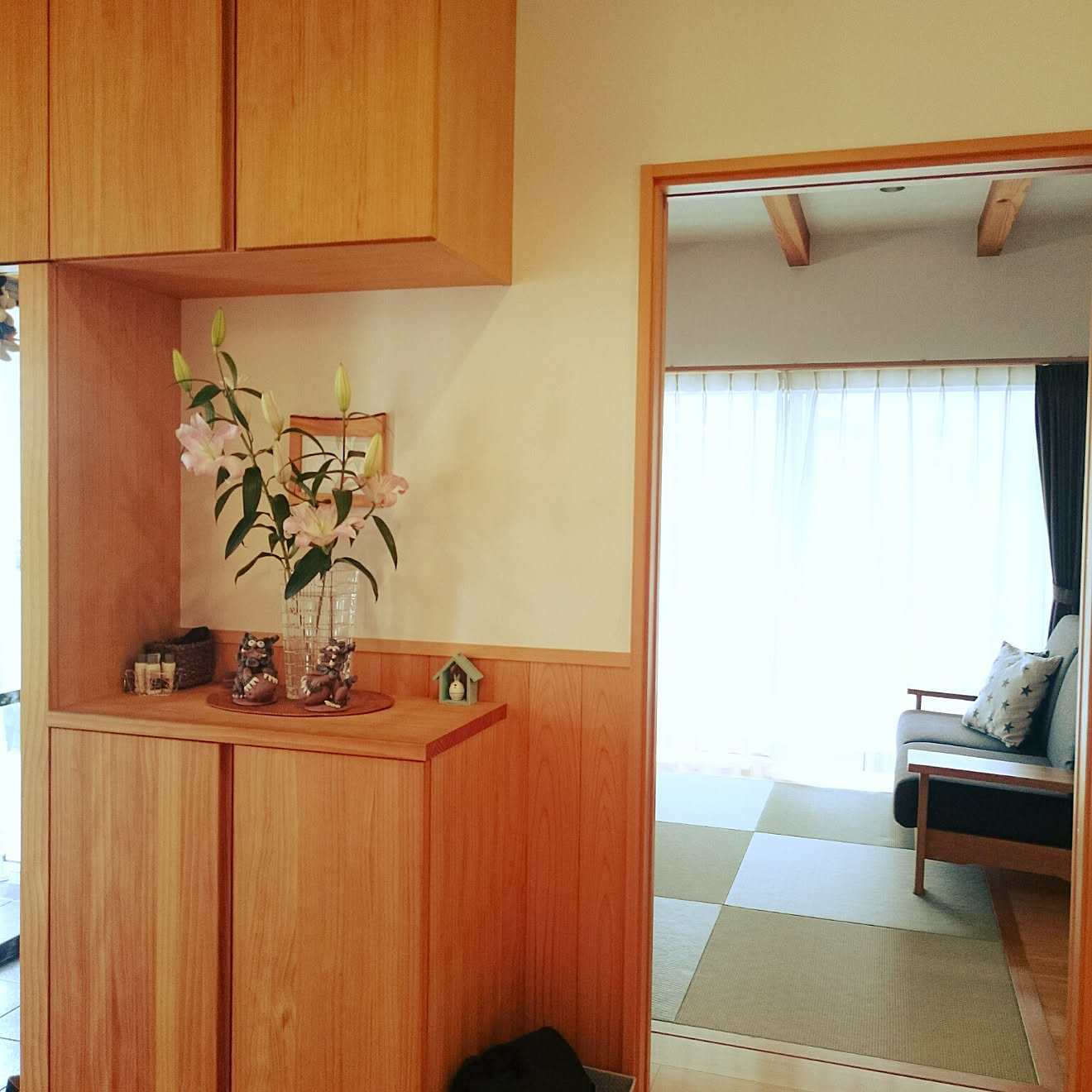 玄関/入り口/すっきり暮らしたい/無垢の下駄箱/下駄箱の上/バーズワーズ&hellip;などのインテリア実例 20180607 155859