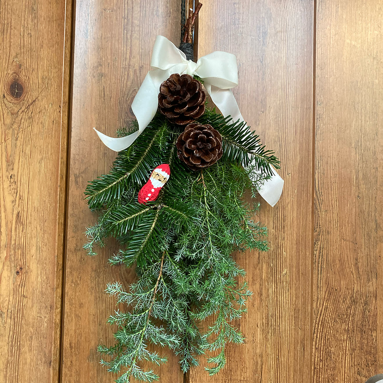 ピーナッツサンタ/手作りスワッグ/玄関/クリスマス/ハンドメイド&hellip;などのインテリア実例 20201213 125411