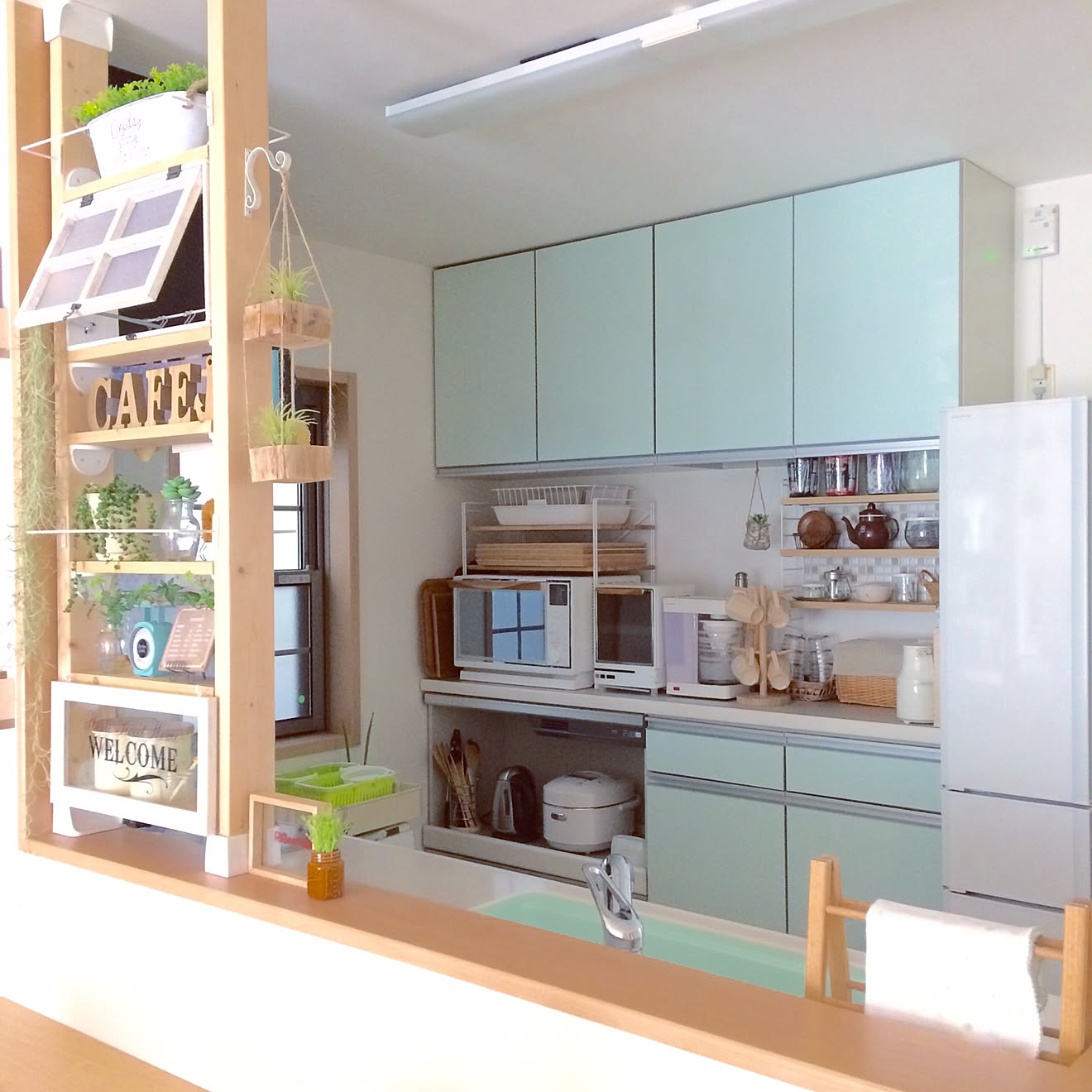 キッチン/ミントグリーン/飾り棚/フェイクグリーン/カフェコーナー...などのインテリア実例 20170601 062640
