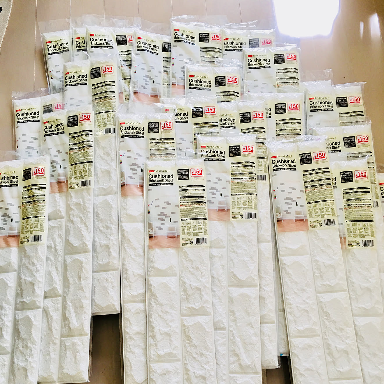 壁/天井/ダイソー150円商品/クッションレンガシート白/いいね、フォロー本当に感謝です♡/フォロワーの皆様に感謝です♫&hellip;などのインテリア