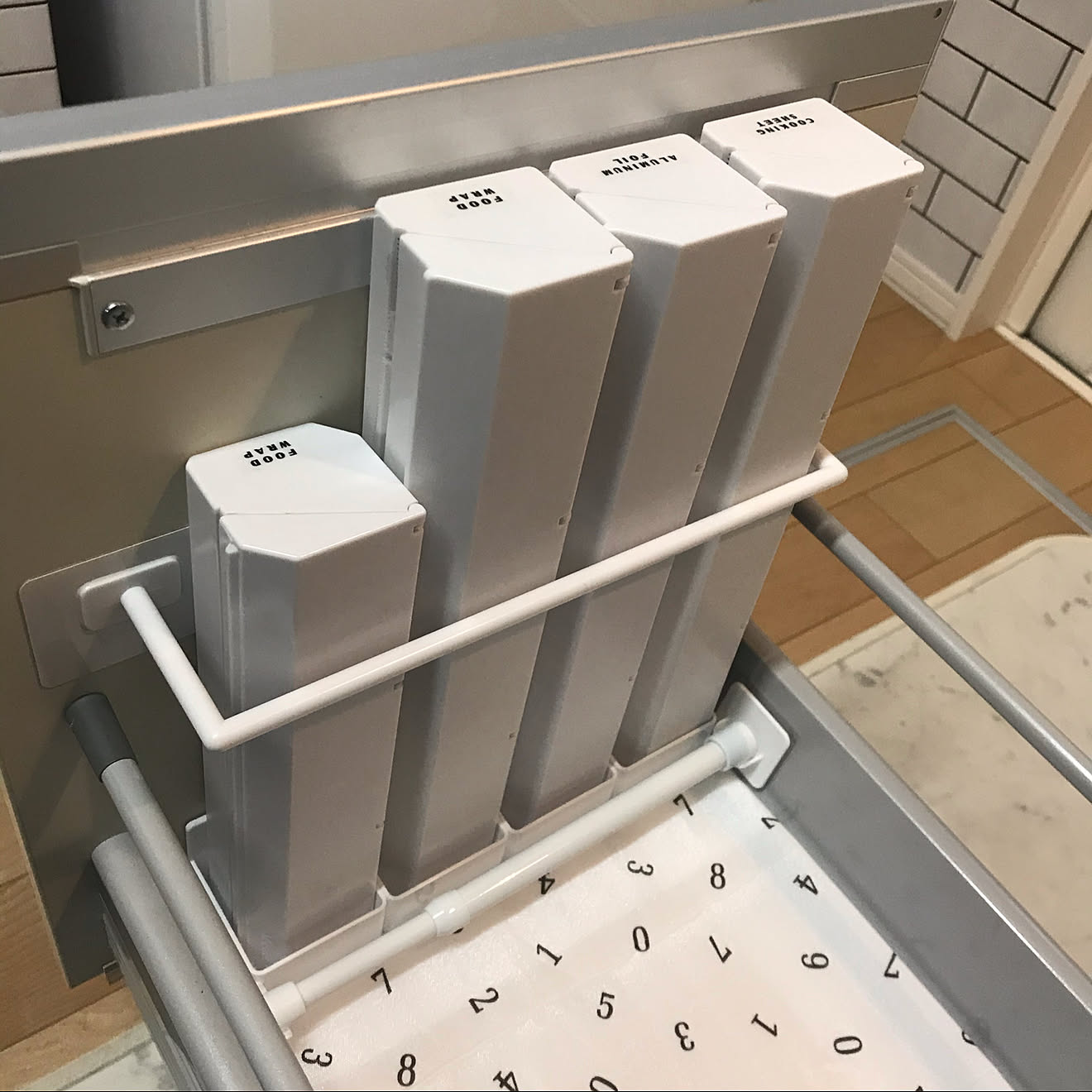 セリア/キッチン収納見直し中〜/モノトーン/ラップ収納/ideaco...などのインテリア実例 20201222 172652