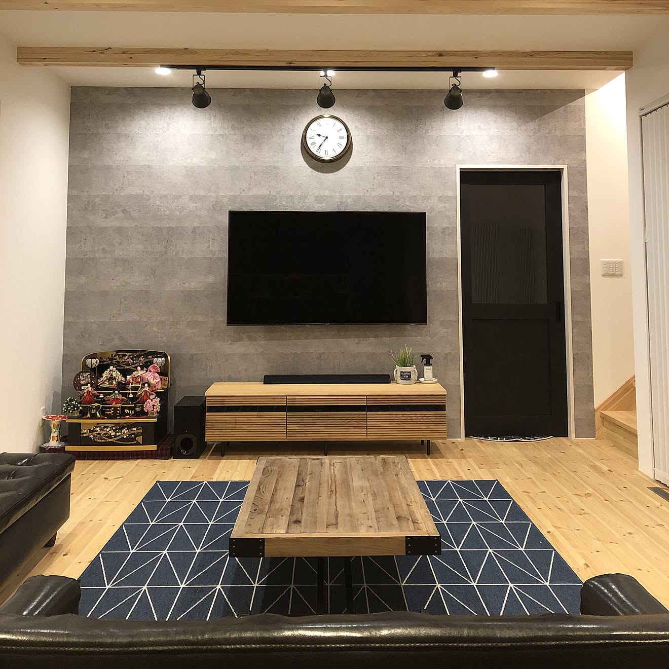 リビング/初投稿/グレーの壁/サンゲツ壁紙/新築一戸建て&hellip;などのインテリア実例 20190214 213231
