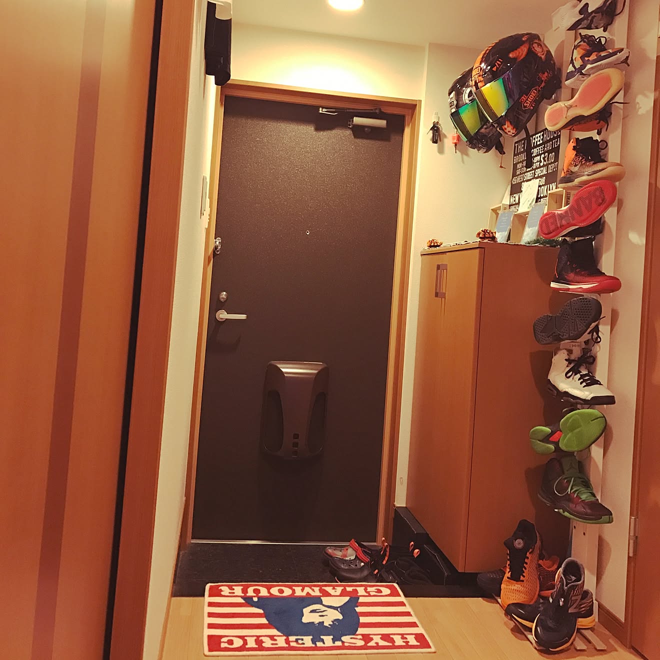 玄関/入り口/かっこよくしたい/ヘルメット/ヘルメット収納/スニーカー収納&hellip;などのインテリア実例 20161101 2213