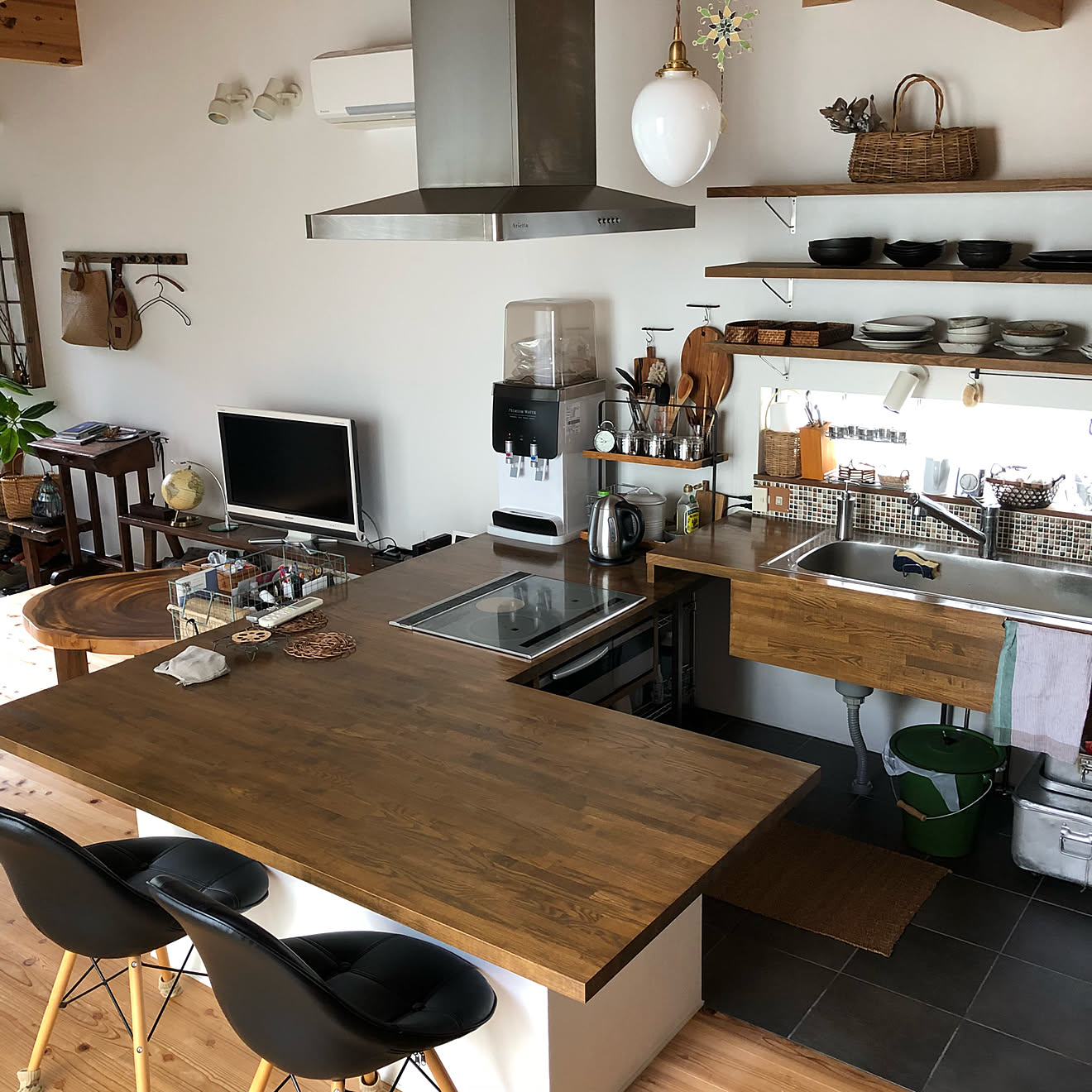 部屋全体/コの字キッチン/ペンダントライト/長椅子/ダイニング...などのインテリア実例 20180818 092246