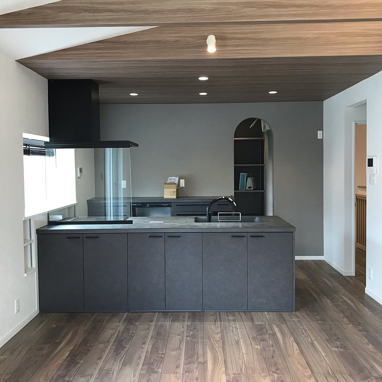  iPad 3 の背面シェルの写真は、物理的な小さな変更とバッテリーの大型化を示唆しています