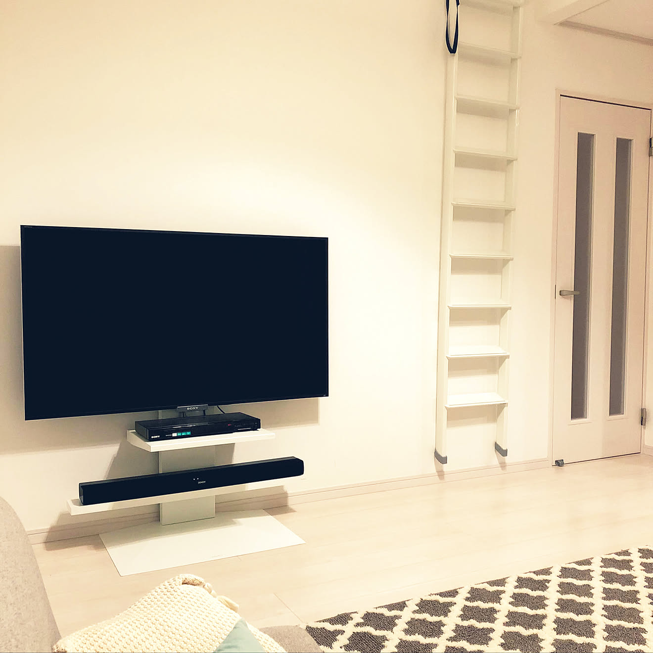 サウンドバー棚板/サウンドバー/ラグ/テレビ台/テレビ周り...などのインテリア実例 20200907 011126