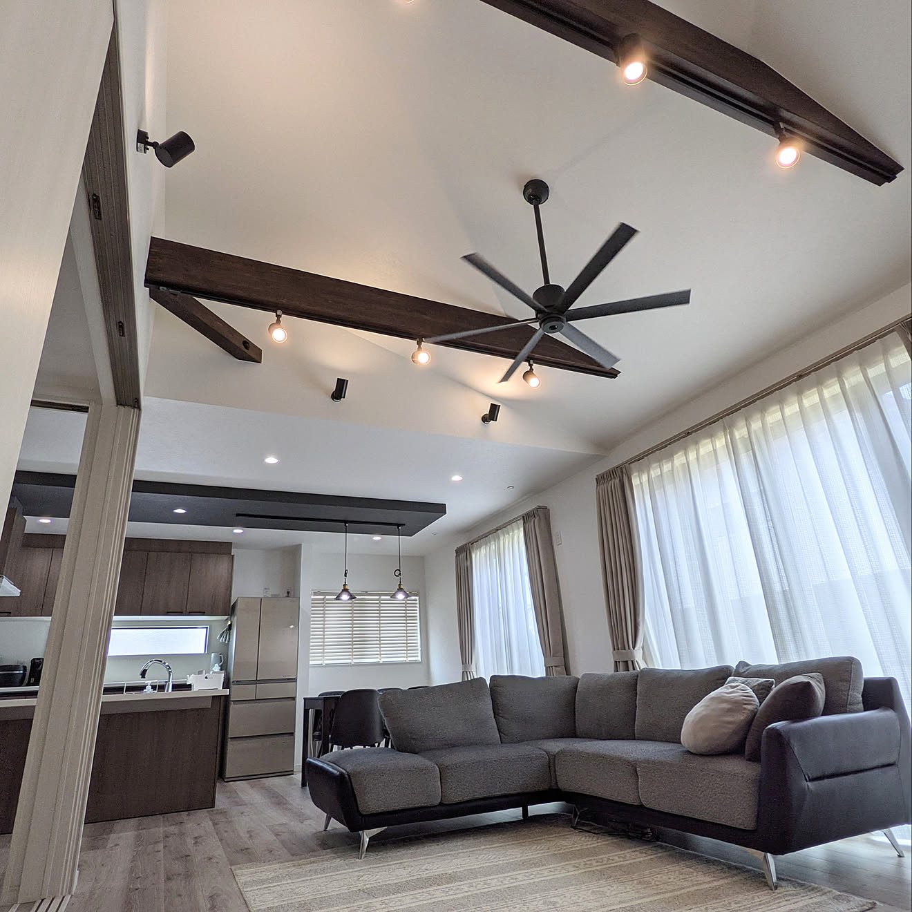 ペンダントライト/フラットキッチン/折下げ天井/勾配天井/スポットライト...などのインテリア実例 20210611 001237