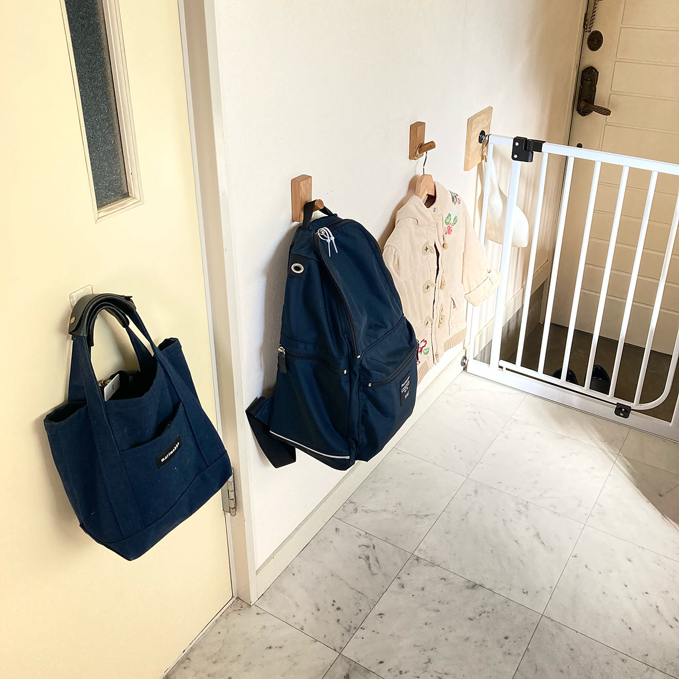 ベビーゲート/通勤バッグ/コート掛け/キャンドゥ/無印良品 壁に付けられる家具&hellip;などのインテリア実例 20210216 0921