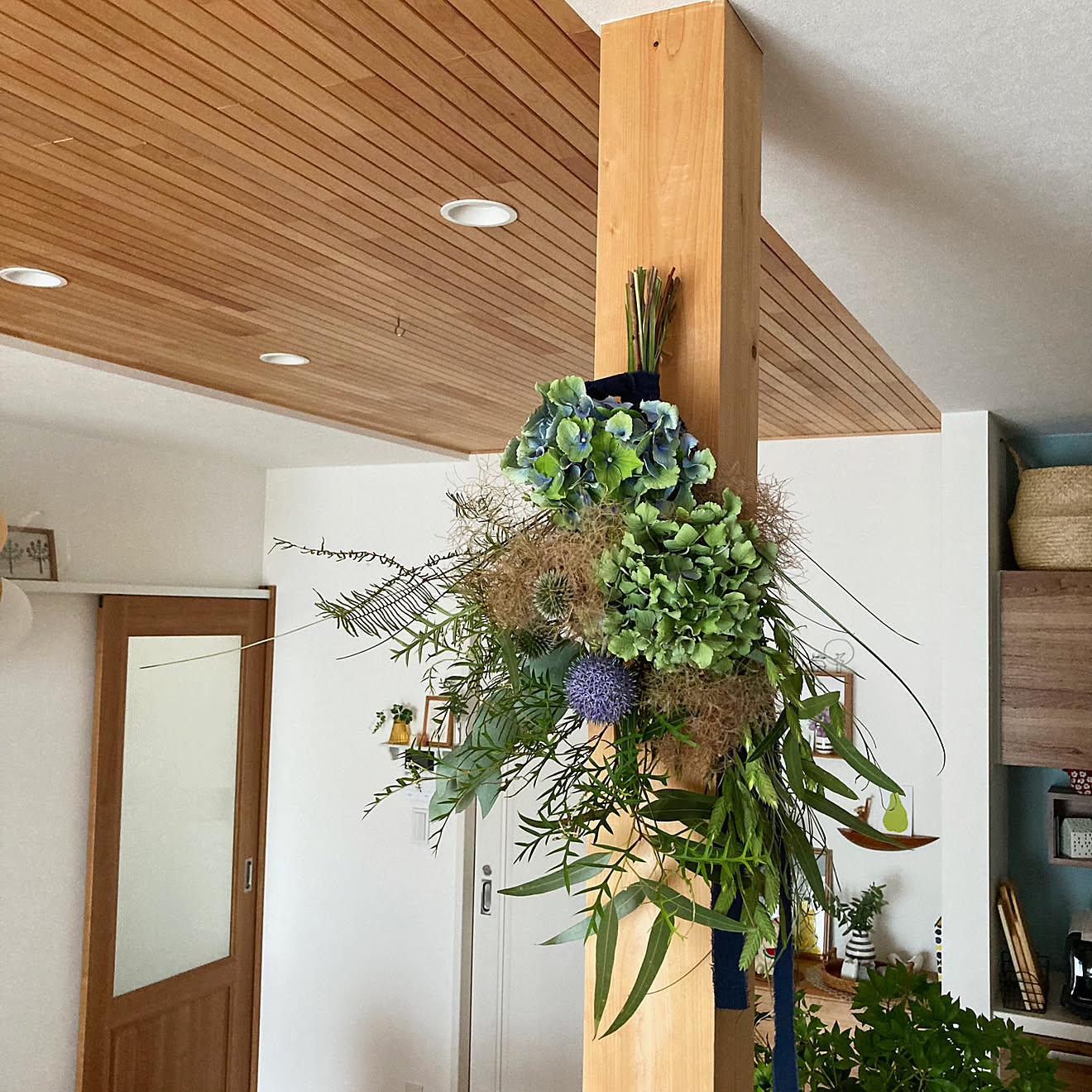 おうちの中でも自然を感じられるフレッシュなスワッグ
