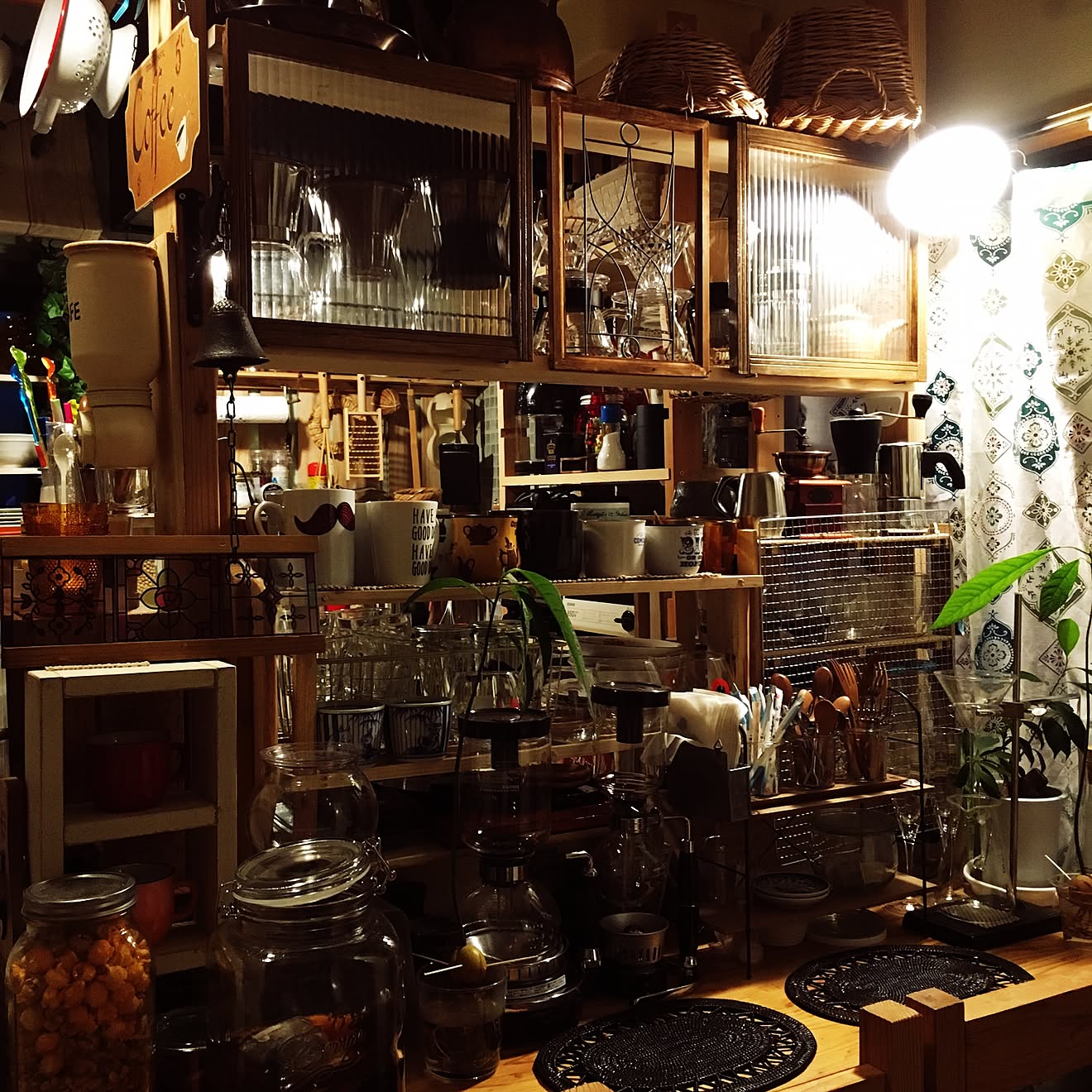 キッチン/カフェと言うより喫茶店/サイフォン/マグカップ大好き/ドリッパー達&hellip;などのインテリア実例 20160531 1938