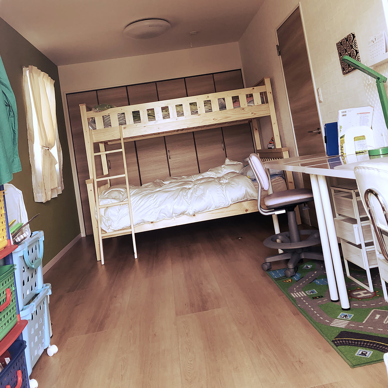 IKEAマット/男子2人部屋/セミダブル2段ベッド/IKEAの机/やっとこの部屋も片付けました…&hellip;などのインテリア実例 201905