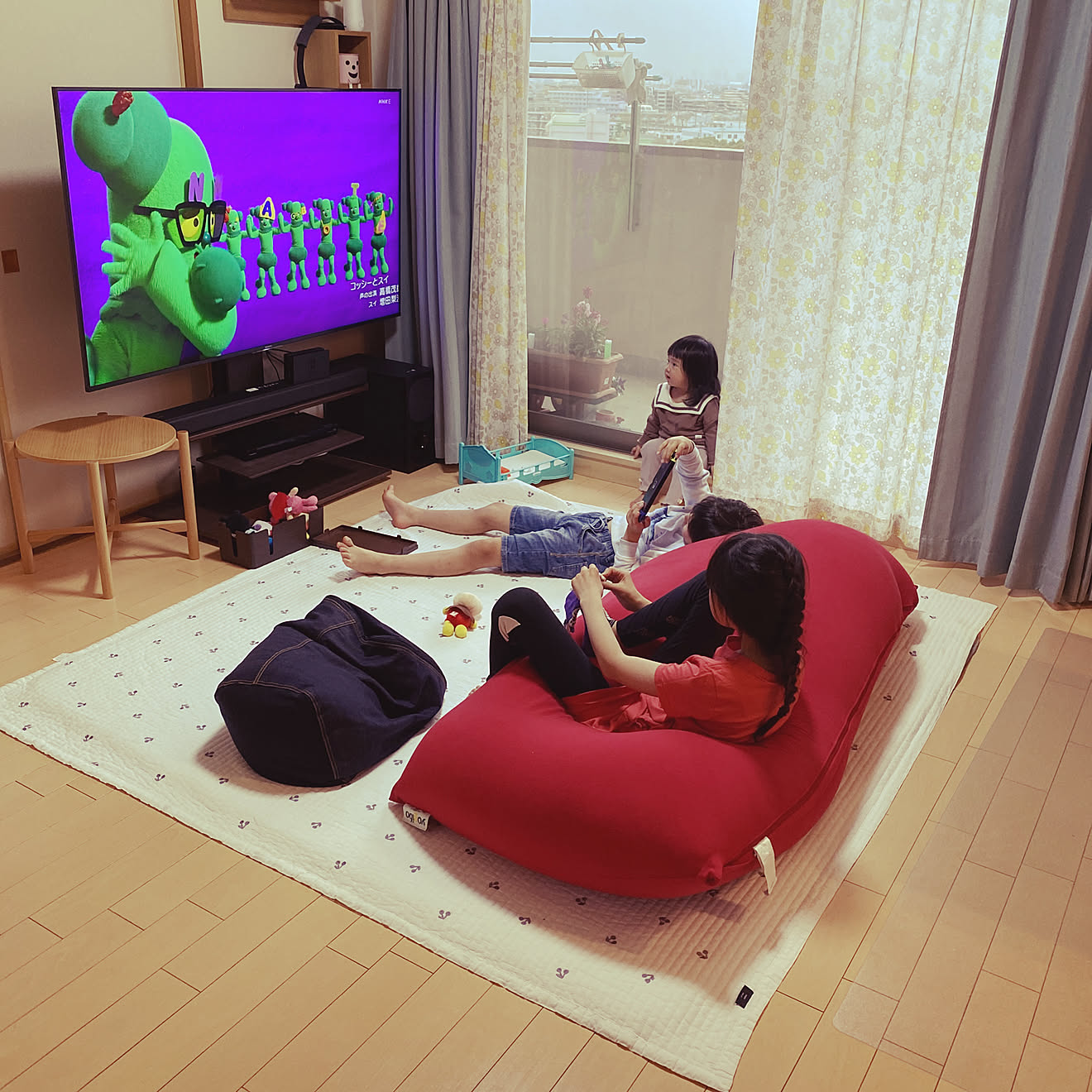 ヨギボー/マンション暮らし/物の少ない暮らし/4LDK/5人家族のくらし...などのインテリア実例 2021