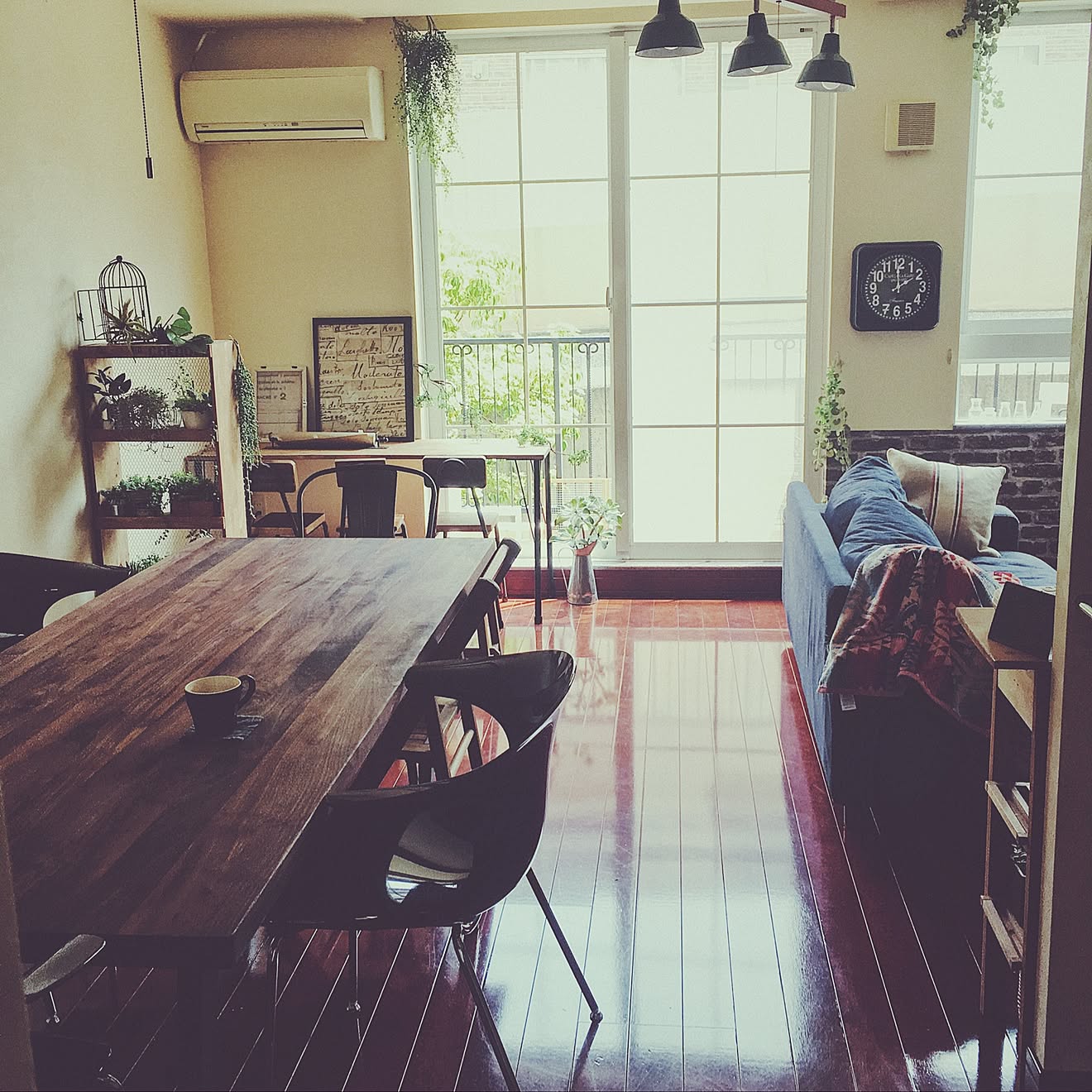 部屋全体/DIY/フェイクグリーン/中古マンション/海外ドラマインテリアを目指したい ︎&hellip;などのインテリア実例 20170611