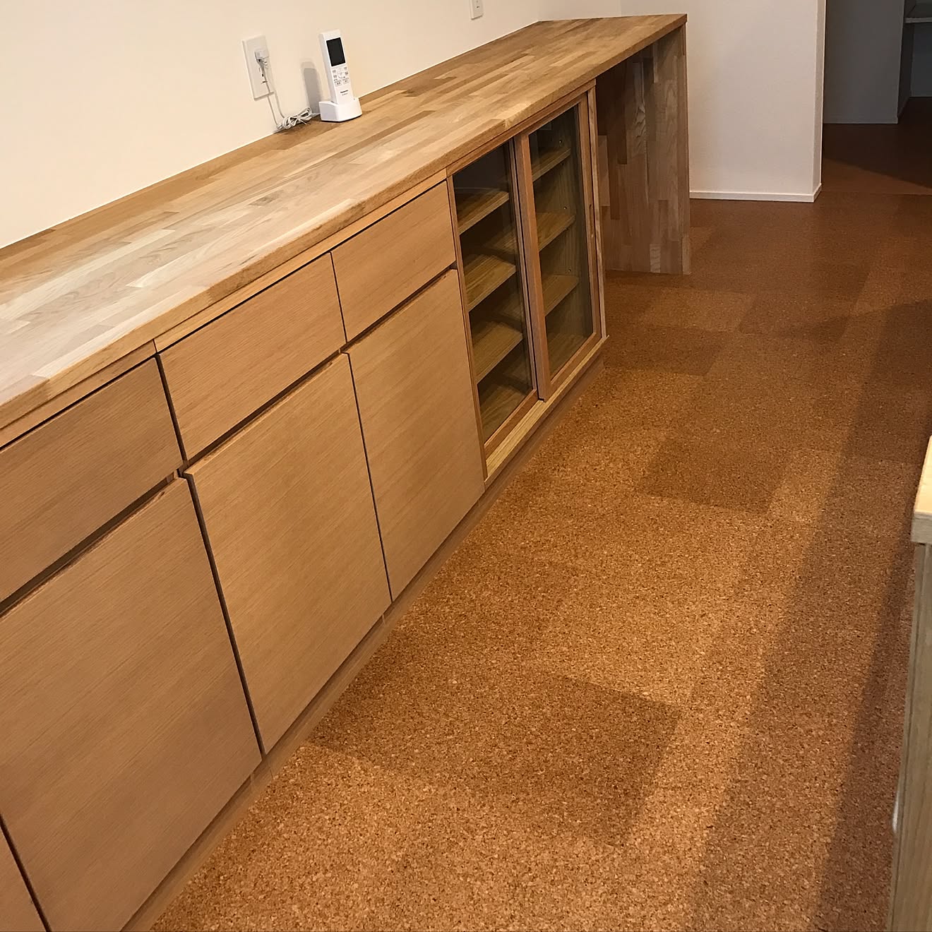 キッチン/コルクの床/コルク/タモ材/造作キッチン...などのインテリア実例 20161031 111707 ｜ RoomClip