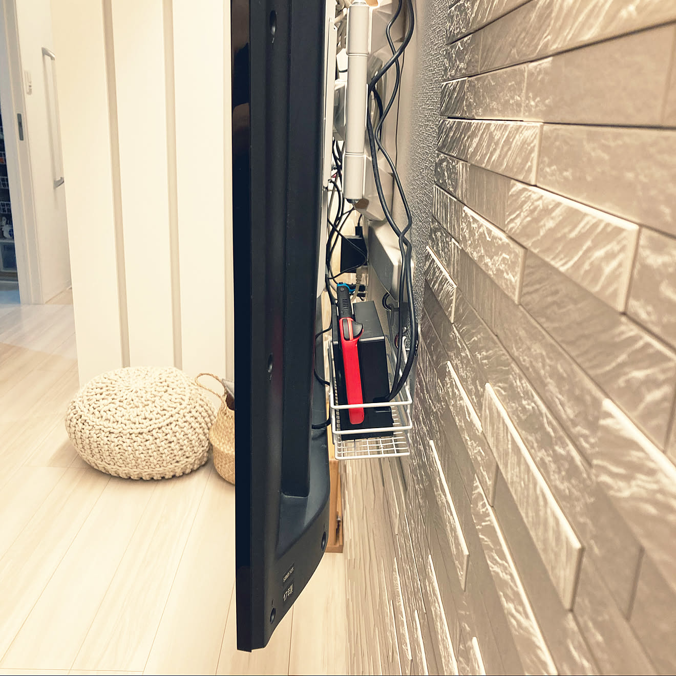 Switch置き場/テレビ裏収納/Switch収納/ゲーム機収納/壁掛けテレビDIY...などのインテリア実例 20210918 20