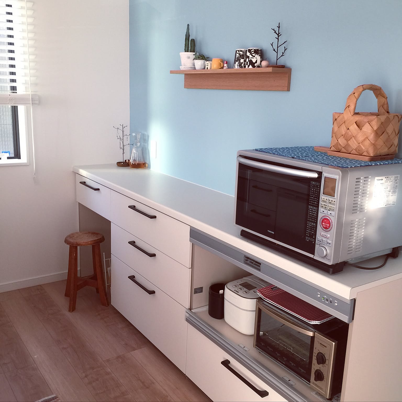 Kitchen/無印良品/アクセントクロス/北欧/リクシル/キッチンの壁に棚をつけました(<em>^^</em>)&hellip;などのインテリア実例 2016
