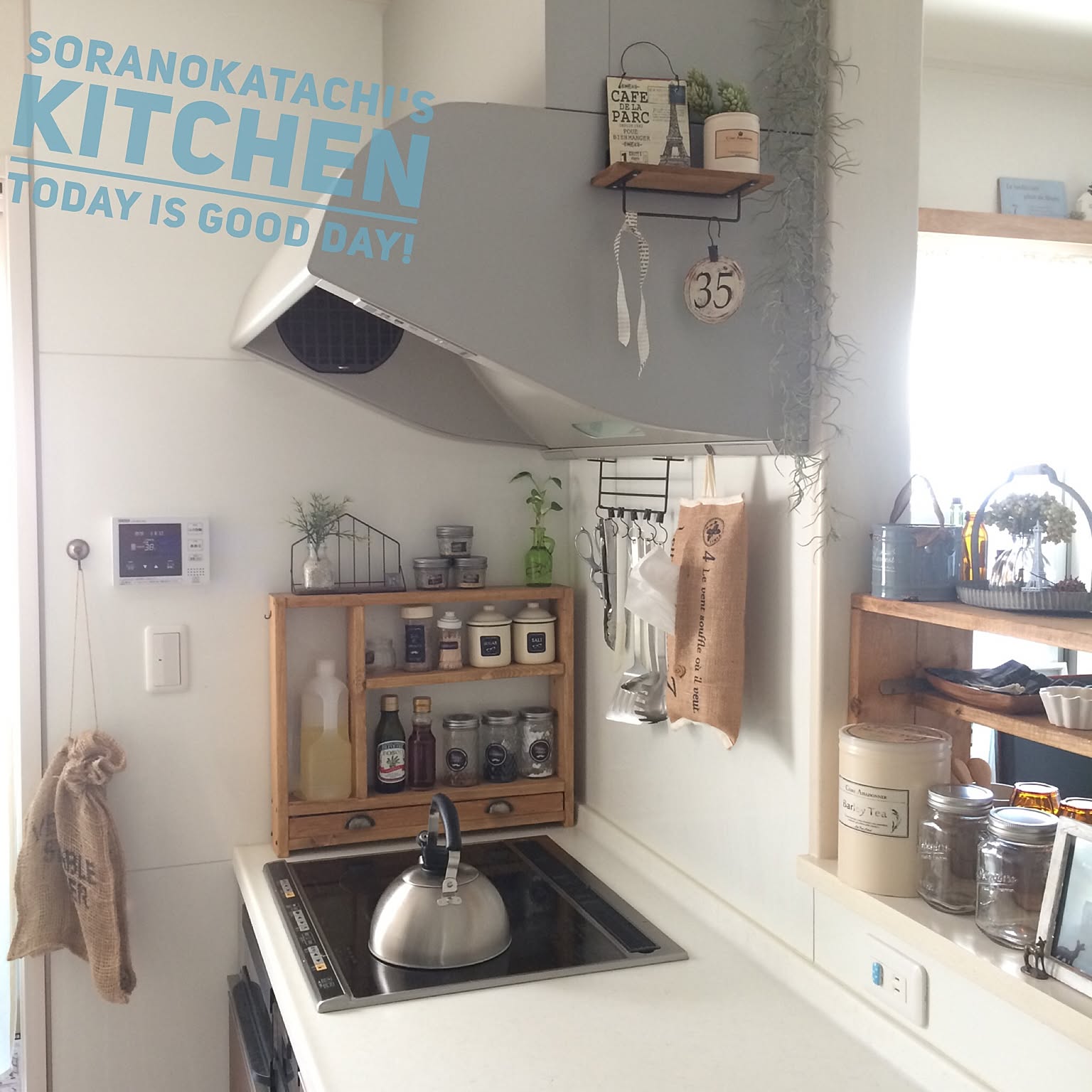 キッチン/レンジフードの色変えたい…/自作ラベル/スパイスラック/スパイスラック DIY&hellip;などのインテリア実例 20150728