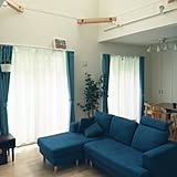 青いソファの写真