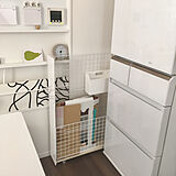 冷蔵庫と壁の隙間収納の写真