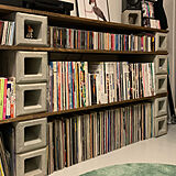 レコード、CD棚の写真