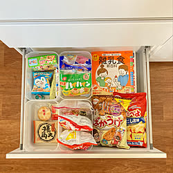 ダイソーのBOX/お菓子入れ/お菓子収納/シンプル/こどもと暮らす...などのインテリア実例 - 2021-02-25 13:53:04